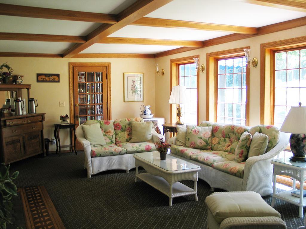 The French Country Inn レイク・ジェニーバ エクステリア 写真